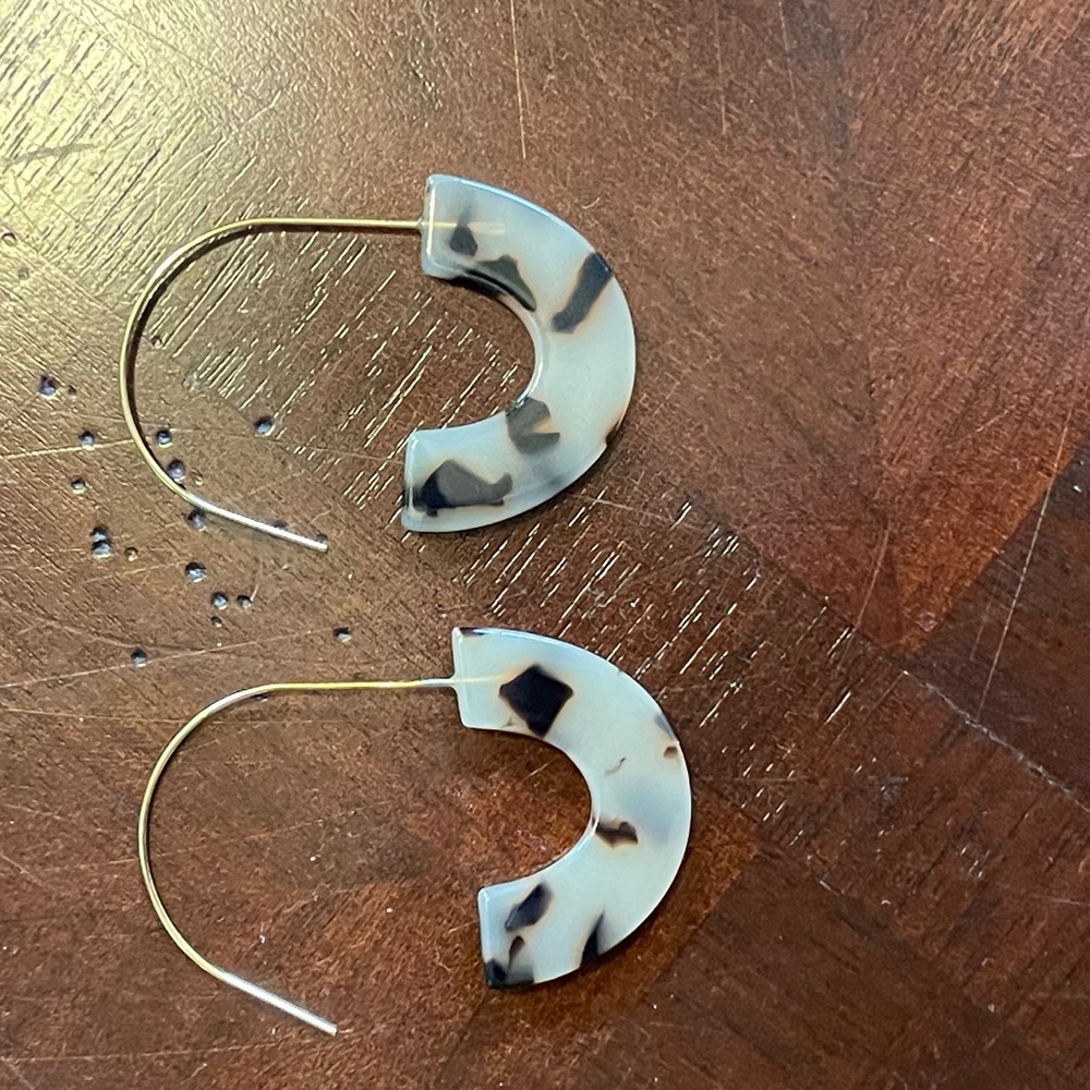 Leopard Earrings - Picture 2 of 3